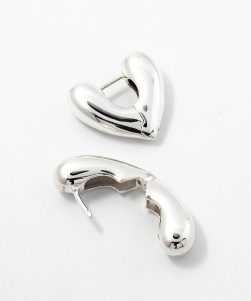 ANNIKA INEZ（アニカイネズ）の「【ANNIKA INEZ】ハートフープピアス スモールサイズ　E926 SML Heart Hoops, Sml（ピアス（両耳用）・レディース・シルバー・FREE）」の2枚目の写真