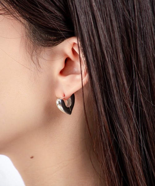 ANNIKA INEZ（アニカイネズ）の「【ANNIKA INEZ】ハートフープピアス スモールサイズ　E926 SML Heart Hoops, Sml（ピアス（両耳用）・レディース・シルバー・FREE）」の7枚目の写真