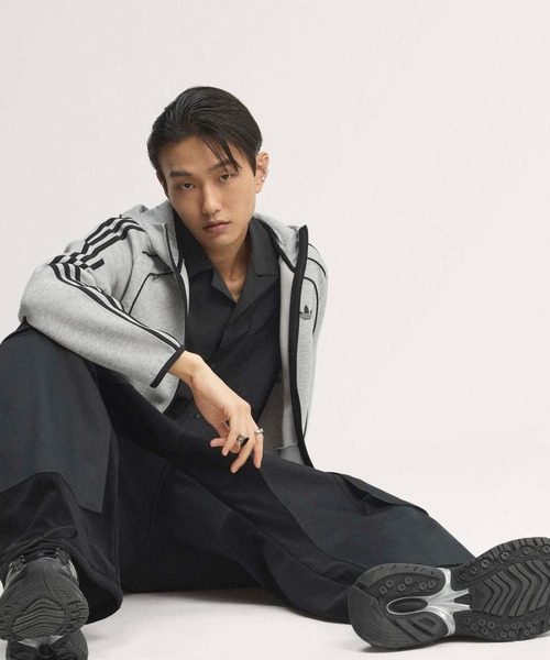 adidas（アディダス）の「スペーサー チームガイスト 26 カットライン フルジップパーカー / アディダスオリジナルス adidas Originals（パーカー・メンズ・グレー・LARGE/MEDIUM/SMALL/X-LARGE/X-SMALL/XX-LARGE/3XL）」の3枚目の写真