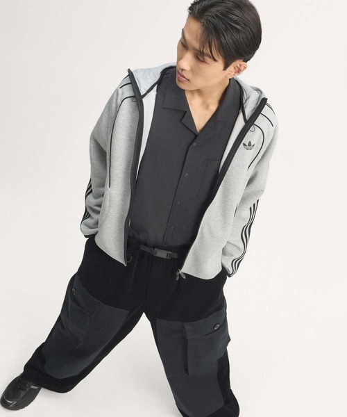 adidas（アディダス）の「スペーサー チームガイスト 26 カットライン フルジップパーカー / アディダスオリジナルス adidas Originals（パーカー・メンズ・グレー・LARGE/MEDIUM/SMALL/X-LARGE/X-SMALL/XX-LARGE/3XL）」の2枚目の写真