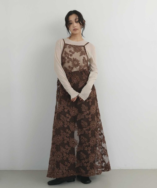 hellam(へラム)の「2WAYフラワーモール刺繍キャミワンピース(ワンピース・レディース・ブラック/ブラウン・FREE)」の5枚目の写真