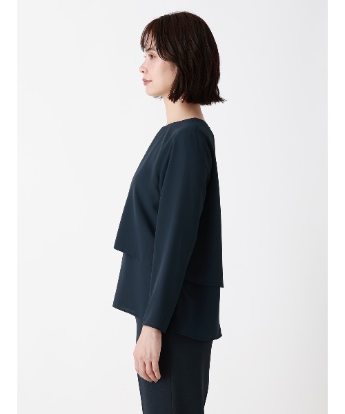 SUIT SQUARE(スーツスクエア)の「ケープ風ブラウス/8分袖/ウォッシャブル/エアリーツイル/無地(シャツ/ブラウス・レディース・グレイッシュベージュ/ネイビー・38/40)」の4枚目の写真