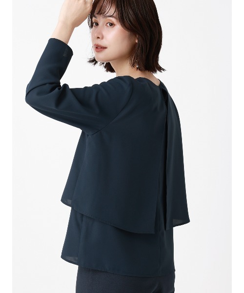 SUIT SQUARE(スーツスクエア)の「ケープ風ブラウス/8分袖/ウォッシャブル/エアリーツイル/無地(シャツ/ブラウス・レディース・グレイッシュベージュ/ネイビー・38/40)」の11枚目の写真