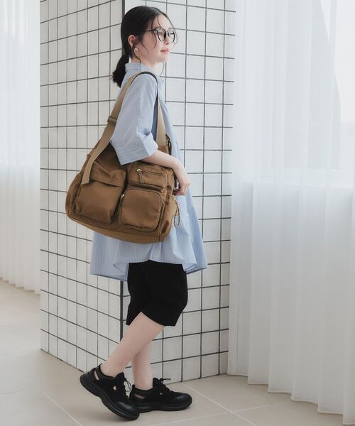 Green　Parks（グリーンパークス）の「【イージーケア】刺しゅうオーバーサイズシャツ（シャツ/ブラウス・レディース・ネイビー/ストライプ/オフホワイト・FREE）」の5枚目の写真