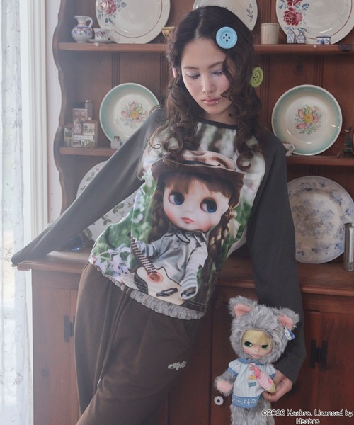 Unblend(アンブレンド)の「【Unblend】Blythe別注 アソート フェイスプリント ラグランロンT(Tシャツ/カットソー・レディース・杢グレー/スミクロ/ホワイト系・FREE)」の2枚目の写真