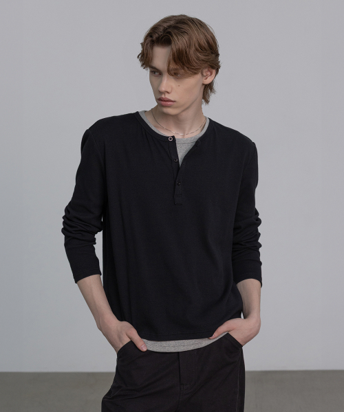 DECOROSO（デコローゾ）の「YEEZY レイヤード ヘンリーネック 長袖 Tシャツ [ブラック]（Tシャツ/カットソー・メンズ・その他・LARGE/X-LARGE）」の2枚目の写真