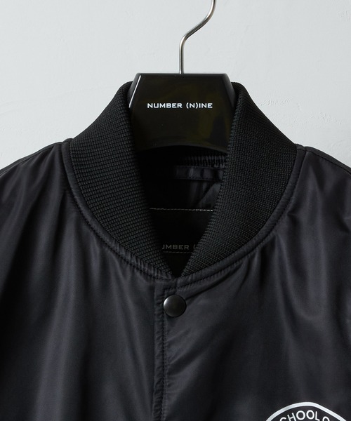 NUMBER (N)INE(ナンバーナイン)の「NYLON INSULATION STADIUM JACKET / ナイロン ロゴプリント 裏キルティング 中綿 スタジャン(スタジャン・メンズ・ブラック系2/ブラック系1/ブラック系3・2/3/4)」の5枚目の写真