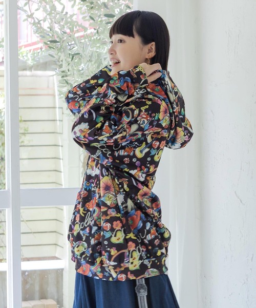 ScoLar(スカラー)の「163662:いたずらグミ 総柄ジャージブルゾン(ブルゾン・レディース・アイボリー/ブラック・M)」の5枚目の写真