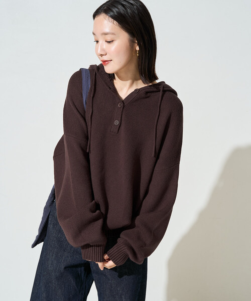 FREAK'S STORE（フリークスストア）の「限定展開　<セットアップ対応>ボタン フード ニット プルオーバー（ニット/セーター・レディース・ナチュラル/ブラウン/ネイビー/ブラック/グレー・ﾌﾘ-）」の3枚目の写真