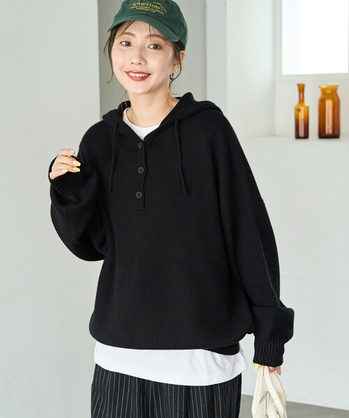 FREAK'S STORE（フリークスストア）の「限定展開　<セットアップ対応>ボタン フード ニット プルオーバー（ニット/セーター・レディース・ナチュラル/ブラウン/ネイビー/ブラック/グレー・ﾌﾘ-）」の2枚目の写真