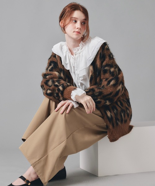 AT THE TRNK(アットザトランク)の「ダブルフリルカラー & リボン ブラウス AT THE TRNK(シャツ/ブラウス・レディース・ブラック/ホワイト・フリー)」の9枚目の写真