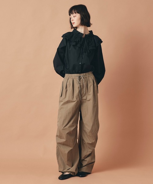 AT THE TRNK(アットザトランク)の「ダブルフリルカラー & リボン ブラウス AT THE TRNK(シャツ/ブラウス・レディース・ブラック/ホワイト・フリー)」の10枚目の写真