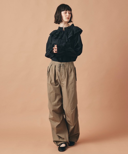 AT THE TRNK(アットザトランク)の「ダブルフリルカラー & リボン ブラウス AT THE TRNK(シャツ/ブラウス・レディース・ブラック/ホワイト・フリー)」の13枚目の写真