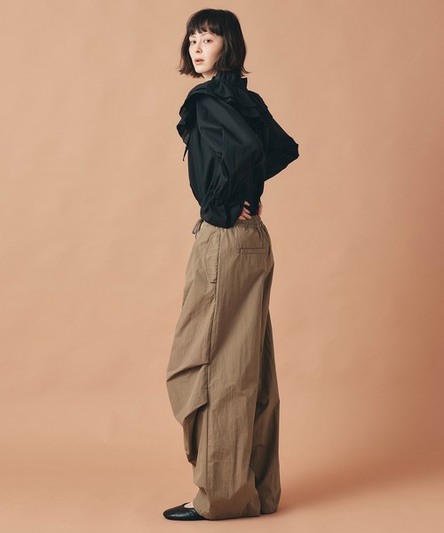 AT THE TRNK(アットザトランク)の「ダブルフリルカラー & リボン ブラウス AT THE TRNK(シャツ/ブラウス・レディース・ブラック/ホワイト・フリー)」の15枚目の写真