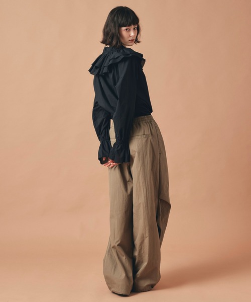 AT THE TRNK(アットザトランク)の「ダブルフリルカラー & リボン ブラウス AT THE TRNK(シャツ/ブラウス・レディース・ブラック/ホワイト・フリー)」の17枚目の写真