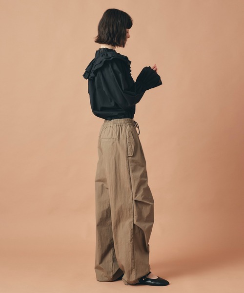 AT THE TRNK(アットザトランク)の「ダブルフリルカラー & リボン ブラウス AT THE TRNK(シャツ/ブラウス・レディース・ブラック/ホワイト・フリー)」の18枚目の写真