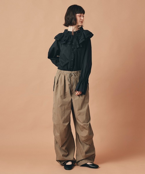 AT THE TRNK(アットザトランク)の「ダブルフリルカラー & リボン ブラウス AT THE TRNK(シャツ/ブラウス・レディース・ブラック/ホワイト・フリー)」の19枚目の写真