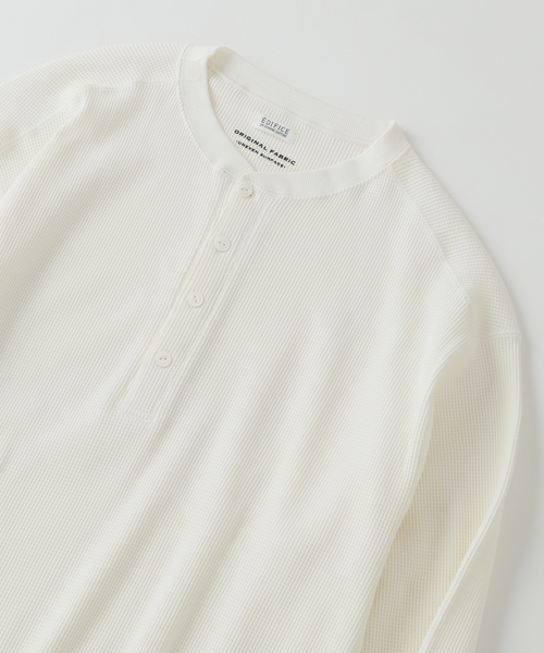EDIFICE(エディフィス)の「ソフト ワッフル ヘンリー ロングスリーブ(Tシャツ/カットソー・メンズ・ホワイト/ブラック・MEDIUM/LARGE)」の12枚目の写真