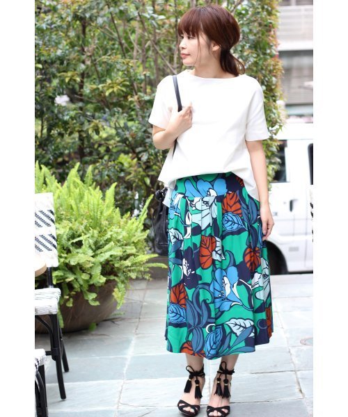 FIGARO Paris(フィガロパリ)の「ミラノリブウシロフレアープルオーバー◆(ニット/セーター・レディース・ホワイト/ブラック・FREE)」の6枚目の写真