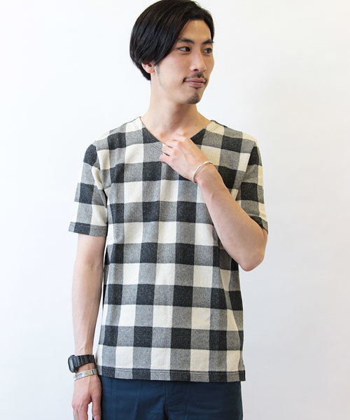 FREDY&GLOSTER(フレディアンドグロスター)の「コットンリネン ラッセルVネックTシャツ(Tシャツ/カットソー・メンズ・ブラック系その他・M/S/L)」の1枚目の写真