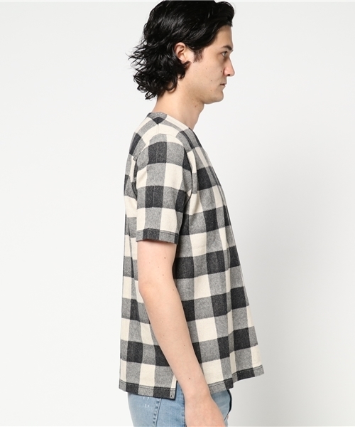 FREDY&GLOSTER(フレディアンドグロスター)の「コットンリネン ラッセルVネックTシャツ(Tシャツ/カットソー・メンズ・ブラック系その他・M/S/L)」の3枚目の写真