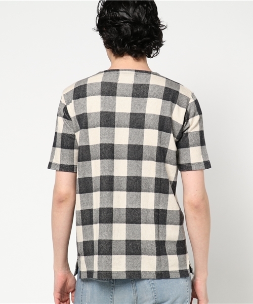 FREDY&GLOSTER(フレディアンドグロスター)の「コットンリネン ラッセルVネックTシャツ(Tシャツ/カットソー・メンズ・ブラック系その他・M/S/L)」の4枚目の写真