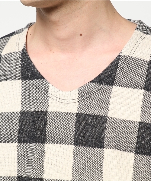 FREDY&GLOSTER(フレディアンドグロスター)の「コットンリネン ラッセルVネックTシャツ(Tシャツ/カットソー・メンズ・ブラック系その他・M/S/L)」の5枚目の写真