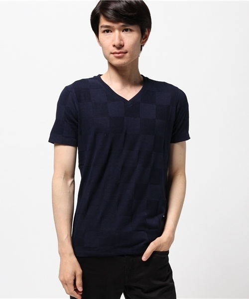 Anoutcommune（アナウトコミューン）の「ANOUTCOMMUNE : Checker Lacquard V Neck S/S T（Tシャツ/カットソー・メンズ・グレー/ネイビー/ブラック/ホワイト・MEDIUM/LARGE）」の4枚目の写真