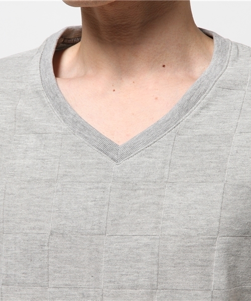 Anoutcommune（アナウトコミューン）の「ANOUTCOMMUNE : Checker Lacquard V Neck S/S T（Tシャツ/カットソー・メンズ・グレー/ネイビー/ブラック/ホワイト・MEDIUM/LARGE）」の7枚目の写真