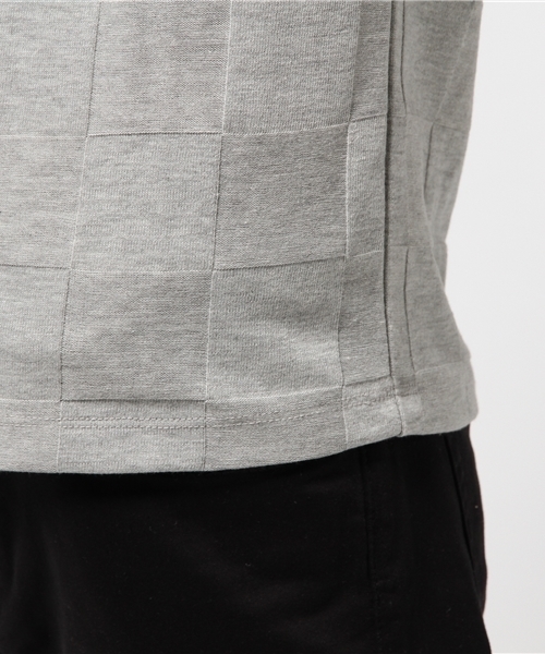 Anoutcommune（アナウトコミューン）の「ANOUTCOMMUNE : Checker Lacquard V Neck S/S T（Tシャツ/カットソー・メンズ・グレー/ネイビー/ブラック/ホワイト・MEDIUM/LARGE）」の9枚目の写真