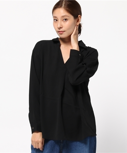 mysty woman(ミスティウーマン)の「変わり織りジョーゼットバックリボンスキッパーシャツ(シャツ/ブラウス・レディース・オフホワイト/ブラック/カーキ/ピンクベージュ・FREE)」の1枚目の写真