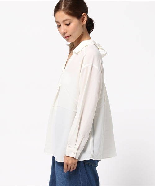 mysty woman(ミスティウーマン)の「変わり織りジョーゼットバックリボンスキッパーシャツ(シャツ/ブラウス・レディース・オフホワイト/ブラック/カーキ/ピンクベージュ・FREE)」の6枚目の写真