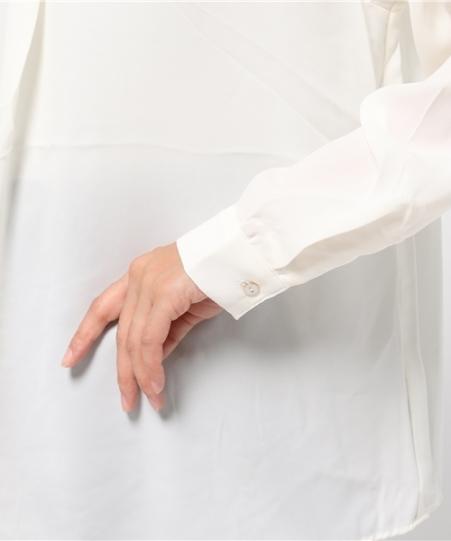 mysty woman(ミスティウーマン)の「変わり織りジョーゼットバックリボンスキッパーシャツ(シャツ/ブラウス・レディース・オフホワイト/ブラック/カーキ/ピンクベージュ・FREE)」の10枚目の写真