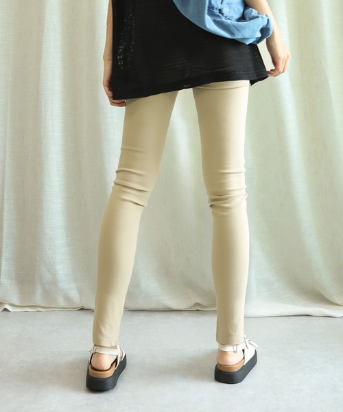 aimoha(アイモハ)の「ハイウエストストレッチ美脚スキニーレギンスパンツ (LV)(レギンス/スパッツ・レディース・インディゴブルー/パープル/ワインレッド/グレイッシュブルー/ブラック/アーミー/ピンク系その他/ホワイト/グリーン/ライトグリーン/ダークネイビー/ピンク/レッド/イエロー/オレンジ/スミクロ/ベージュ/ネイビー/ブルー/ブラウン・SMALL/MEDIUM/XXX-LARGE/X-LARGE/XX-LARGE/LARGE)」の6枚目の写真