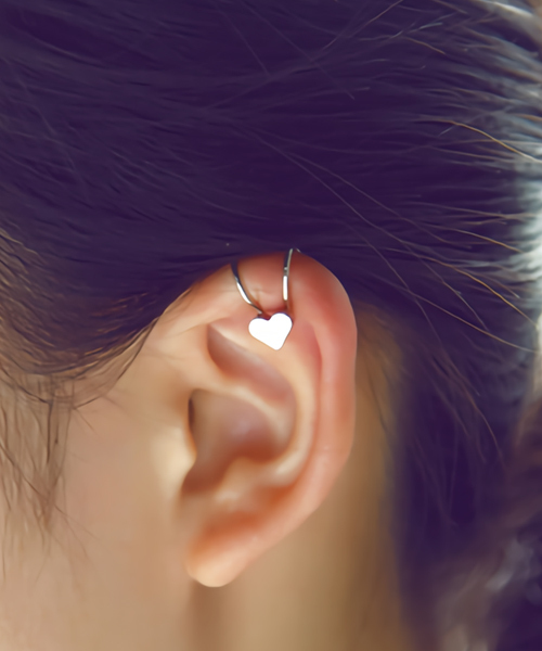 Fun & Daily（ファンアンドデイリー）の「F&D : 1ピース・ハートイヤーカフ（イヤーカフ・レディース・ゴールド/シルバー・FREE）」の2枚目の写真