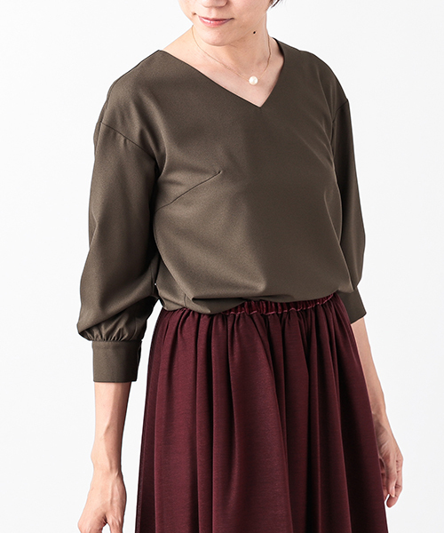 un dix cors（アンディコール）の「ジョーゼットＶネックブラウス（シャツ/ブラウス・レディース・ホワイト/ブラック/カーキ/イエロー/ピンク・ﾌﾘ-）」の4枚目の写真