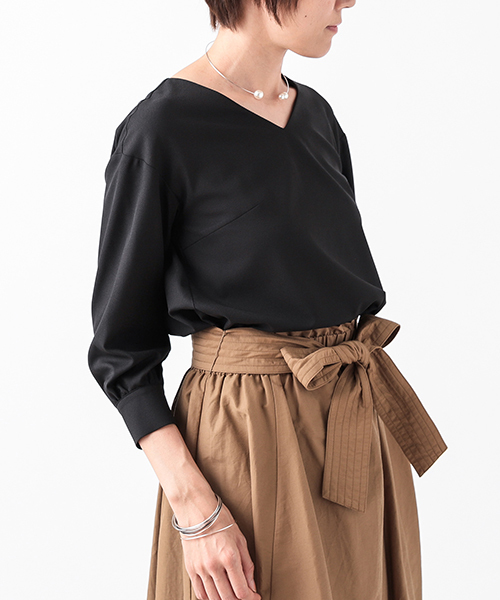 un dix cors（アンディコール）の「ジョーゼットＶネックブラウス（シャツ/ブラウス・レディース・ホワイト/ブラック/カーキ/イエロー/ピンク・ﾌﾘ-）」の3枚目の写真