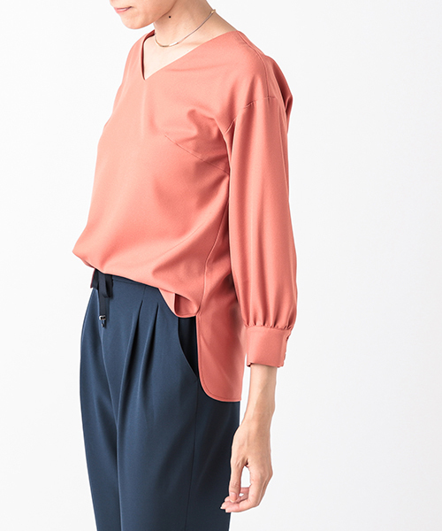 un dix cors（アンディコール）の「ジョーゼットＶネックブラウス（シャツ/ブラウス・レディース・ホワイト/ブラック/カーキ/イエロー/ピンク・ﾌﾘ-）」の16枚目の写真