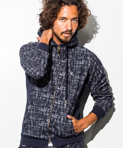 1PIU1UGUALE3 RELAX (ウノピゥウノウグァーレトレ リラックス)の「1PIU1UGUALE3 RELAX(ウノピゥウノウグァーレトレ)360°ストレッチツイードフードパーカ(パーカー・メンズ・ブラック/ネイビー・SMALL/MEDIUM/LARGE/X-LARGE/XX-LARGE)」の2枚目の写真