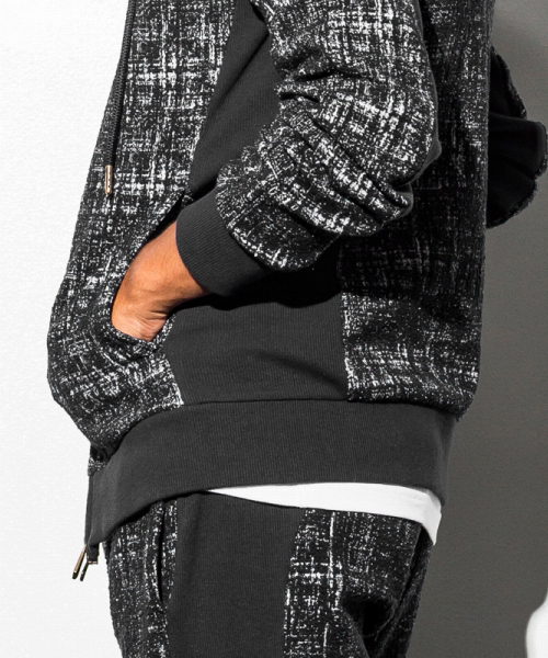 1PIU1UGUALE3 RELAX (ウノピゥウノウグァーレトレ リラックス)の「1PIU1UGUALE3 RELAX(ウノピゥウノウグァーレトレ)360°ストレッチツイードフードパーカ(パーカー・メンズ・ブラック/ネイビー・SMALL/MEDIUM/LARGE/X-LARGE/XX-LARGE)」の3枚目の写真