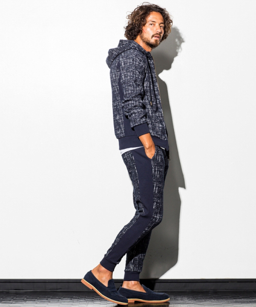 1PIU1UGUALE3 RELAX (ウノピゥウノウグァーレトレ リラックス)の「1PIU1UGUALE3 RELAX(ウノピゥウノウグァーレトレ)360°ストレッチツイードフードパーカ(パーカー・メンズ・ブラック/ネイビー・SMALL/MEDIUM/LARGE/X-LARGE/XX-LARGE)」の5枚目の写真