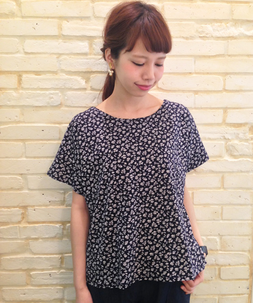 Kastane（カスタネ）の「【Kastane】バックリボンTシャツ（Tシャツ/カットソー・レディース・オフホワイト/ホワイト/ダークブルー/ネイビー・FREE）」の4枚目の写真