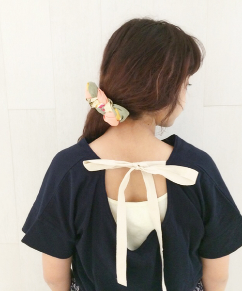 Kastane（カスタネ）の「【Kastane】バックリボンTシャツ（Tシャツ/カットソー・レディース・オフホワイト/ホワイト/ダークブルー/ネイビー・FREE）」の3枚目の写真