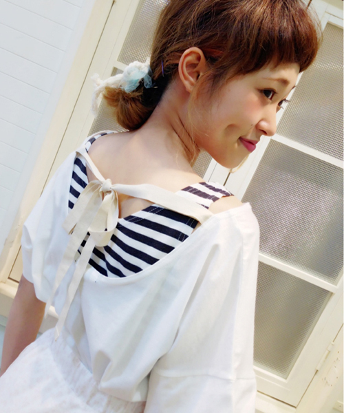 Kastane（カスタネ）の「【Kastane】バックリボンTシャツ（Tシャツ/カットソー・レディース・オフホワイト/ホワイト/ダークブルー/ネイビー・FREE）」の2枚目の写真