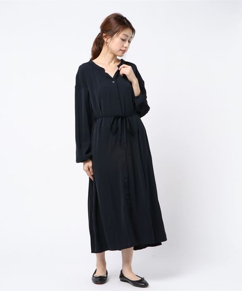 TRUDEA(トルディア)の「バックプリーツ スキッパーシャツワンピース(シャツワンピース・レディース・ホワイト/ベージュ/ネイビー・MEDIUM)」の14枚目の写真