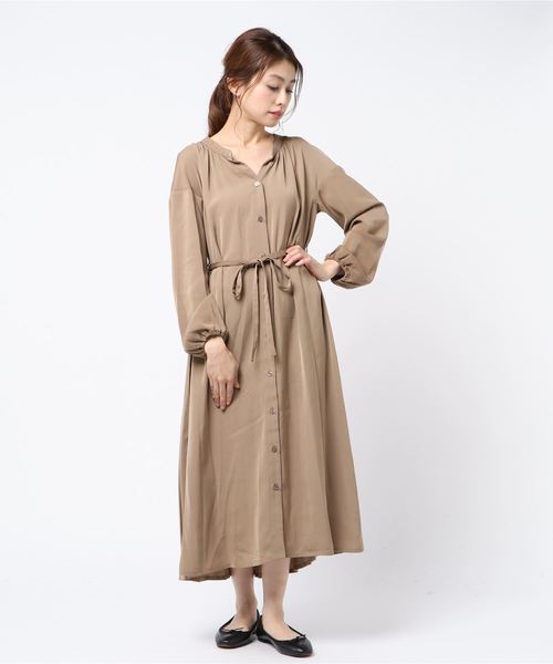 TRUDEA(トルディア)の「バックプリーツ スキッパーシャツワンピース(シャツワンピース・レディース・ホワイト/ベージュ/ネイビー・MEDIUM)」の12枚目の写真