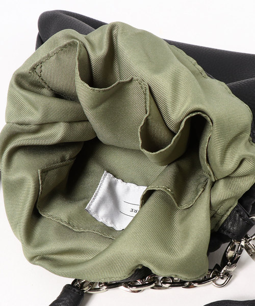 Beau're（ヴュレ）の「【Ｂｅａｕｒｅ】レザー巾着バッグ（ショルダーバッグ・レディース・ブラック/グレー・フリー）」の5枚目の写真