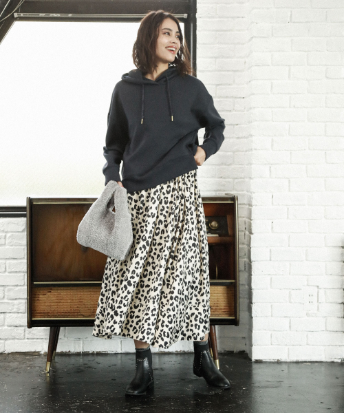 BAYFLOW（ベイフロー）の「アソートガラタックフレアスカート（スカート・レディース・ブラウン/グレー/オフホワイト・SMALL/MEDIUM）」の6枚目の写真