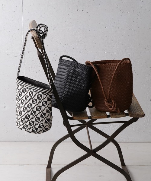 URBAN RESEARCH DOORS（アーバンリサーチドアーズ）の「レザーメッシュバッグ（ショルダーバッグ・レディース・ブラック/ブラウン/ホワイト系その他・ONE）」の21枚目の写真