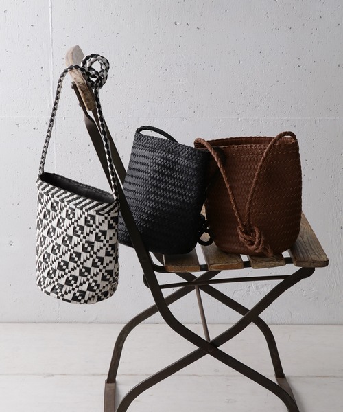 URBAN RESEARCH DOORS（アーバンリサーチドアーズ）の「レザーメッシュバッグ（ショルダーバッグ・レディース・ブラック/ブラウン/ホワイト系その他・ONE）」の9枚目の写真